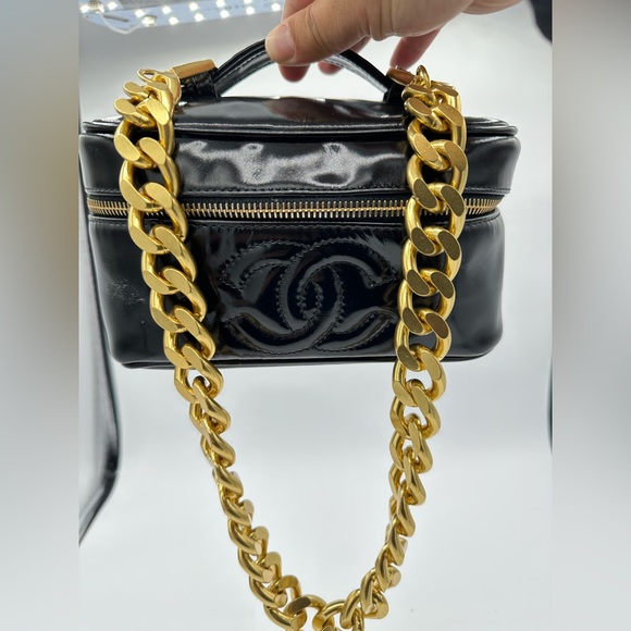 CHANEL Black Patent Leather Vanity Pouch with chain - Picture 2 of 8